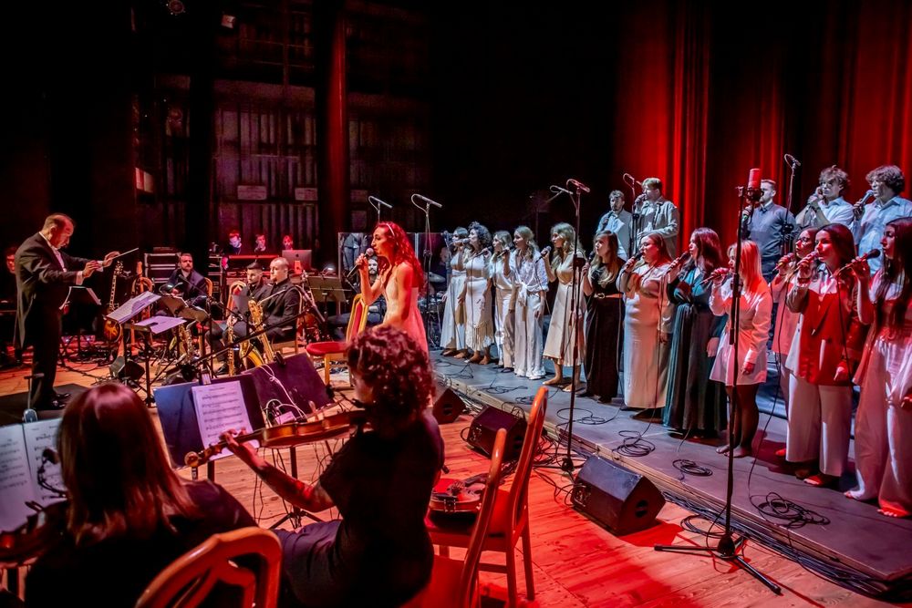 Monika Lebich - śpiewa